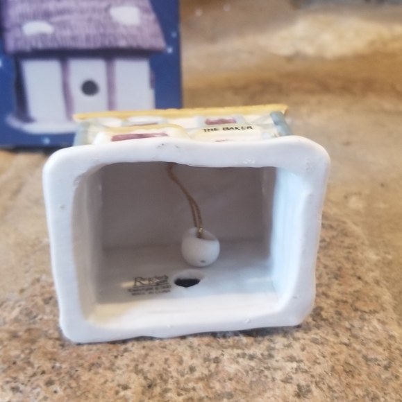 Reader's Digest the Baker Ornament Bell - Picture 5 of 6